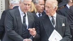 Carlos III aseguró que la policía tiene el apoyo incondicional de la Casa Real. Carlos III aseguró que la policía tiene el apoyo incondicional de la Casa Real.