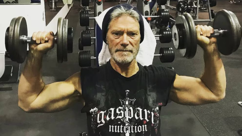 Stephen Lang durante una de las sesiones de entrenamiento que formaron parte de su preparación física integral para interpretar a Quaritch en las distintas entregas de la saga Avatar.