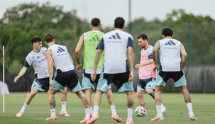 Los jugadores se preparan para la competencia. Los jugadores se preparan para la competencia.
