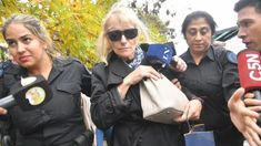 Beatriz Viegas y Claudia Sbabo declararon en Comodoro Py por la venta de su departamento en Caballito a Manuel Adorni. Beatriz Viegas y Claudia Sbabo declararon en Comodoro Py por la venta de su departamento en Caballito a Manuel Adorni.
