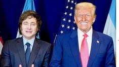 El presidente Milei, junto a Donald Trump, tras la reunión en la que recibió apoyo del estadounidense. El presidente Milei, junto a Donald Trump, tras la reunión en la que recibió apoyo del estadounidense.