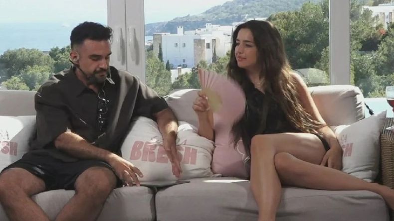 Además de su aclamada gira de estadios, que la llevó a presentarse ante miles de fans en ciudades como Madrid, Sevilla y Barcelona, la cantante parece haber encontrado el amor, según los rumores que circulan en los medios.  