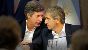 Luis Caputo, ministro de Economía, junto a Santiago Bausili, presidente del BCRA. Luis Caputo, ministro de Economía, junto a Santiago Bausili, presidente del BCRA.