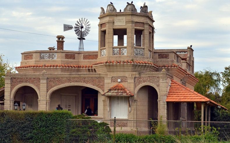El pueblo conserva construcciones de la década de 1910.