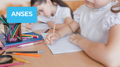 Familias acceden al beneficio para el ciclo lectivo 2025 gracias a la Ayuda Escolar de ANSES. Familias acceden al beneficio para el ciclo lectivo 2025 gracias a la Ayuda Escolar de ANSES.