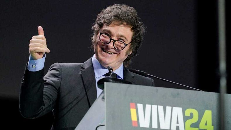 Bertie Benegas Lynch tocará la batería en la banda que acompañará a Milei.