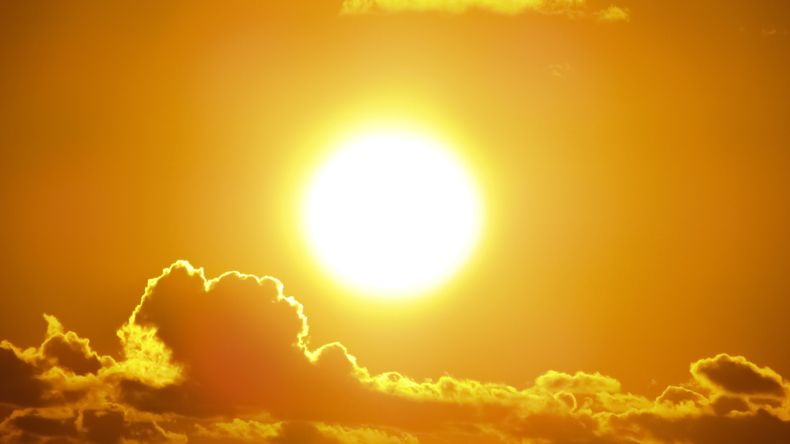 Una mujer se autoproclama dueña del Sol.