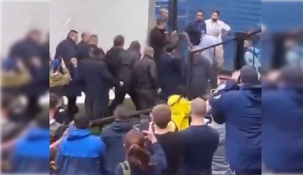 Varios hinchas repudiaron a Javier Milei cuando se presentó en la Bombonera para votar en la elecciones en Boca de este domingo.