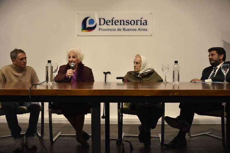 La Defensoría del Pueblo bonaerense inauguró un salón en homenaje a las Madres y Abuelas de Plaza de Mayo.