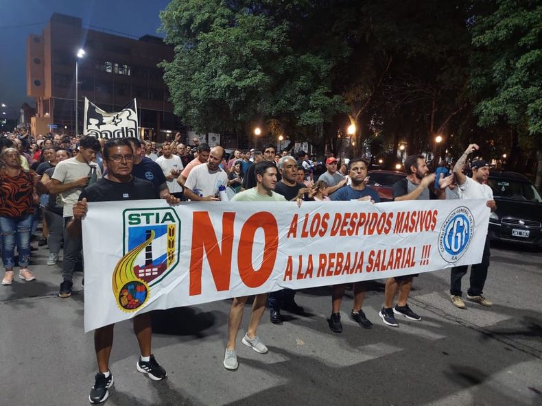 La conciliación se extendió hasta el lunes próximo mientras sigue el acampe afuera de la planta. &nbsp;