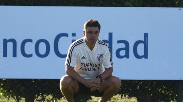 Gallardo ya sabe que no podrá contar con Zuculini por Covid-19.