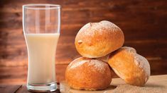 La leche y el pan son productos básicos en la canasta de los argentinos. La leche y el pan son productos básicos en la canasta de los argentinos.