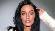 La influencer se sumó a la nueva tendencia de las cejas platinadas. La influencer se sumó a la nueva tendencia de las cejas platinadas.