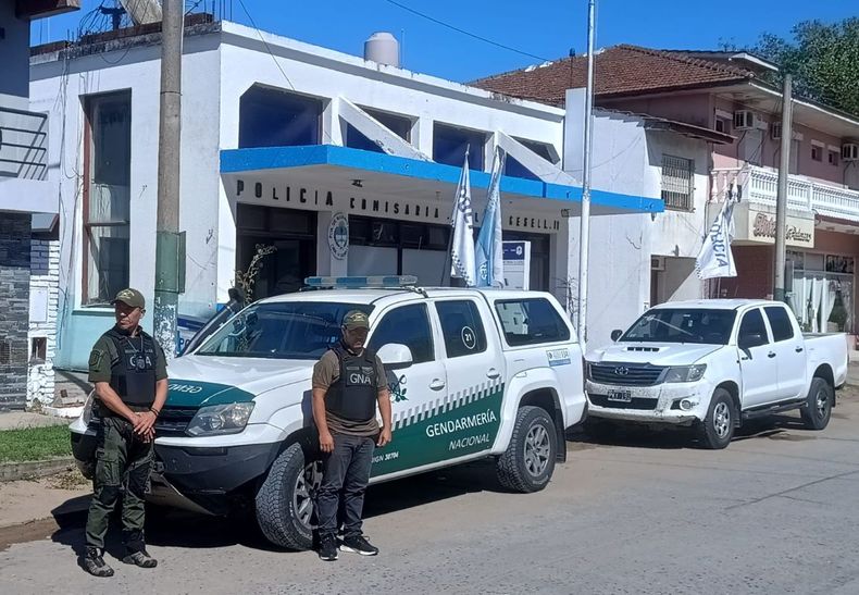 Tres sargentos y un subteniente de la Policía bonaerense de Villa Gesell fueron detenidos y desafectados de la fuerza por vínculos con el narcotráfico.
