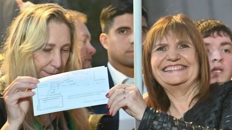 Patricia Bullrich oficializó su afiliación a La Libertad Avanza