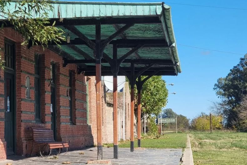 La estación de tren es uno de los símbolos del origen del pueblo.