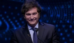 Milei propone dolarizar, pero según el IIF Argentina no tiene las divisas necesarias. Milei propone dolarizar, pero según el IIF Argentina no tiene las divisas necesarias.