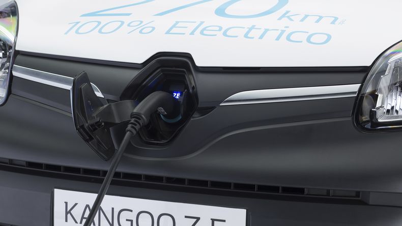 Renault Kangoo Z.E. entrega 270 km de autonomía con una carga de electricidad.