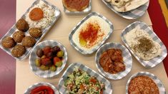 Los platos principales llevan horas de preparación, para respetar y honrar los lineamientos de la cocina árabe. Los platos principales llevan horas de preparación, para respetar y honrar los lineamientos de la cocina árabe.