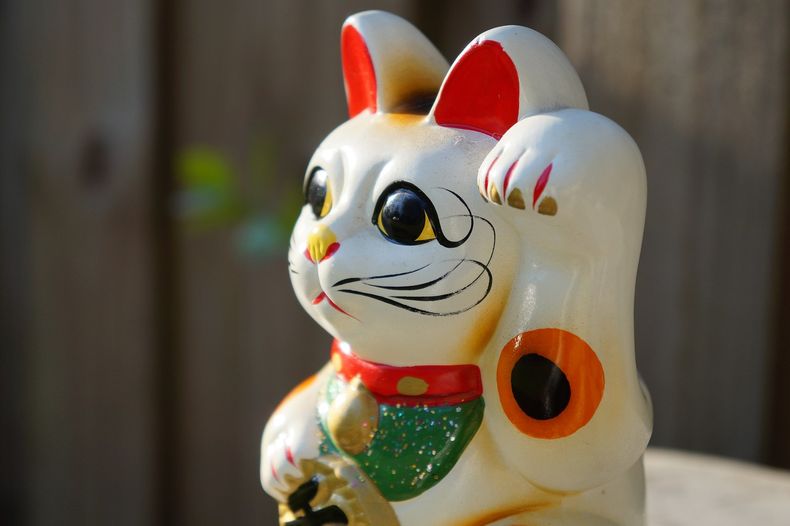 al por mayor gato suerte chino estatua fengshui hogar decoración maneki  neko cerámica suerte gato