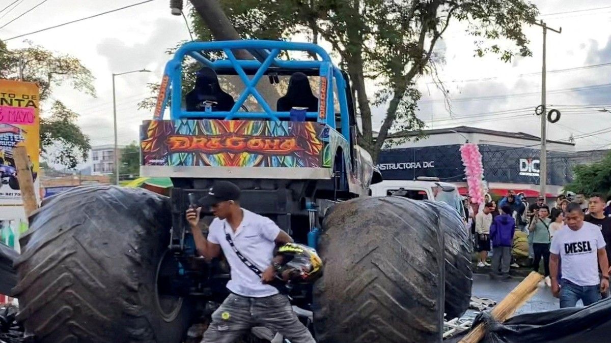 Tragedia en una exhibición de Monster Track: al menos 3 personas murieron y otras 40 resultaron heridas