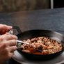 Uuna experiencia gastronómica inspirada en los bares españoles, pero atravesada por una mirada porteña.&nbsp;