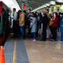 El momento viral de una mujer que quiso subir con un lavarropas al colectivo y la rechazaron.