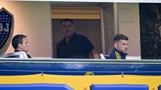 Riquelme miró el partido frente a Alianza Lima junto a Mariano Herrón y Cristian Ledesma en su palco Riquelme miró el partido frente a Alianza Lima junto a Mariano Herrón y Cristian Ledesma en su palco