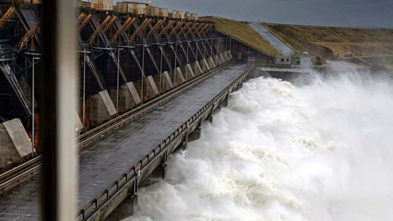 La central hidroeléctrica Yacyretá abrió sus compuertas por primera vez desde 2023.