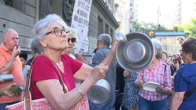 ¿Vuelta a las AFJP? El Gobierno busca impulsar un sistema privado de jubilaciones.