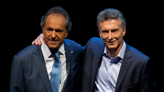 Mauricio Macri y Daniel Scioli se solidarizaron con el presidente de Talleres tras su disputa con el chiqui Tapia Mauricio Macri y Daniel Scioli se solidarizaron con el presidente de Talleres tras su disputa con el chiqui Tapia