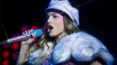 Emilia no para de perder seguidores. Emilia no para de perder seguidores.