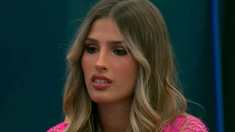 Julieta realizó un particular pedido de ayuda e invocó a su madre. Julieta realizó un particular pedido de ayuda e invocó a su madre.