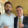 Leó Índio con Flávio Bolsonaro, el hijo de Jair Bolsonaro.