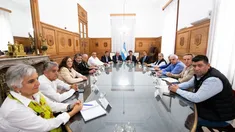 En el encuentro busca acercar posiciones y generar consensos entre los representantes sindicales, empresarios y gubernamentales. En el encuentro busca acercar posiciones y generar consensos entre los representantes sindicales, empresarios y gubernamentales.