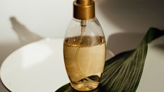 Una joven compró un spray aromatizante y emocionó a los artesanos. Una joven compró un spray aromatizante y emocionó a los artesanos.