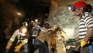 El derrumbe atrapó a 34 personas, al menos 15 lograron escapar.&nbsp;