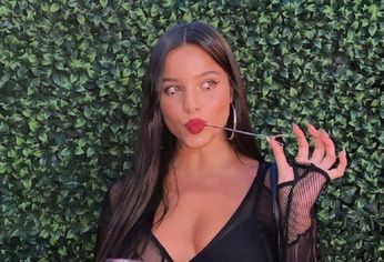 Emilia Mernes fue a acompañar a Duki, quien cantaba en la fiesta. Emilia Mernes fue a acompañar a Duki, quien cantaba en la fiesta.