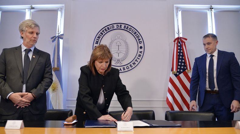El Gobierno firmó acuerdos con el FBI para fortalecer la investigación criminal