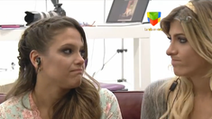 Cande Ruggeri la frenó a Barbie Vélez durante un móvil en Intrusos. Cande Ruggeri la frenó a Barbie Vélez durante un móvil en Intrusos.