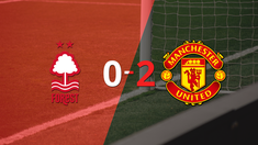 manchester united, de visitante, derroto 2-0 a nottingham forest