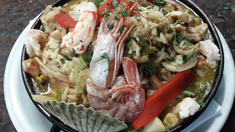 El bodegón de Buenos Aires que tiene una increíble paella para compartir. El bodegón de Buenos Aires que tiene una increíble paella para compartir.