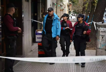 La entrada del edificio ubicado en Aguirre al 200, en Villa Crespo.