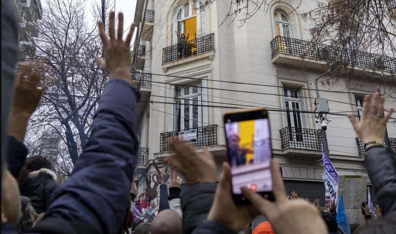 El TOF N°2 remarcó que Cristina Kirchner no puede alterar el comportamiento del barrio.