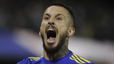 El delantero y un grito pasional. El delantero y un grito pasional.