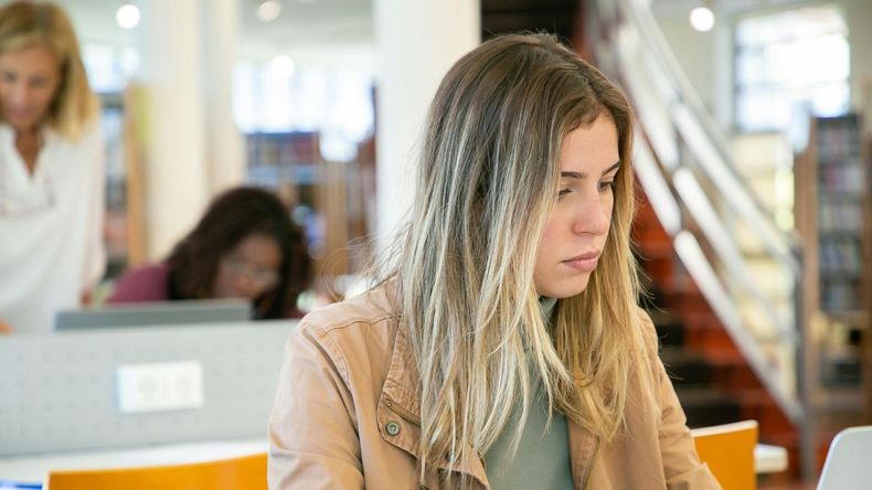 Esta iniciativa no solo implica un estímulo económico, sino que también brinda acceso a una variedad de cursos de formación y capacitación en diversas áreas