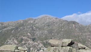 Para muchos, llegar a la cima del Champaquí es tachar un pendiente de la lista viajera; para otros, es apenas el comienzo de un amor con las Sierras Grandes.