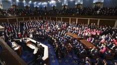 Los senadores demócratas Tim Kaine y Adam Schiff, junto al republicano Rand Paul, fueron los responsables de redactar la propuesta parlamentaria. Los senadores demócratas Tim Kaine y Adam Schiff, junto al republicano Rand Paul, fueron los responsables de redactar la propuesta parlamentaria.