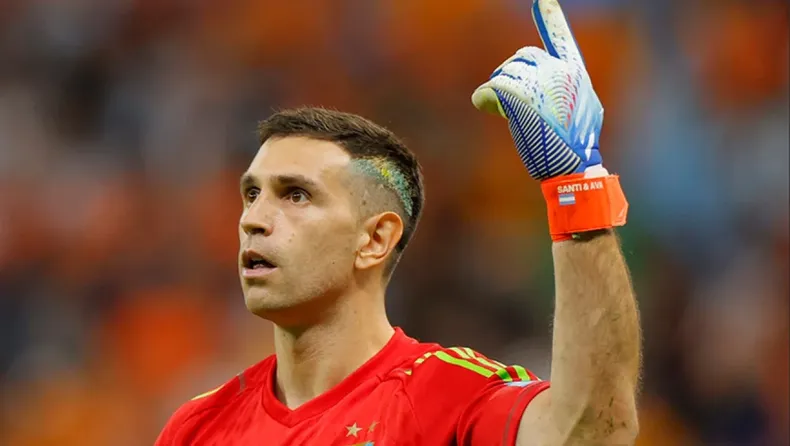 Emiliano Dibu Martínez reaccionó a las nuevas reglas de la FIFA para los penales.