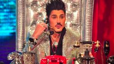 Ricardo Fort transformó su imagen con cirugías estéticas que incluyeron retoques en rostro y cuerpo, construyendo así el perfil mediático que lo convirtió en un ícono inolvidable de la televisión argentina. Ricardo Fort transformó su imagen con cirugías estéticas que incluyeron retoques en rostro y cuerpo, construyendo así el perfil mediático que lo convirtió en un ícono inolvidable de la televisión argentina.